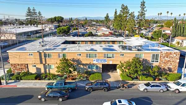 Del Amo Apts property